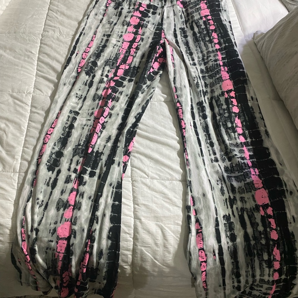 Comfy lounge pants. (Walmart)
